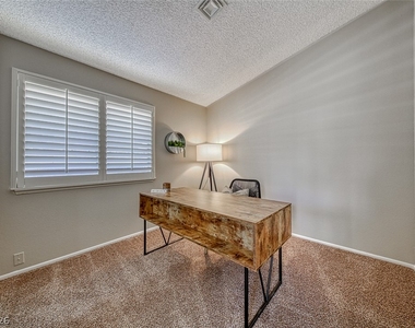 8421 Honeywood Circle - Photo Thumbnail 10