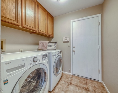 8421 Honeywood Circle - Photo Thumbnail 16