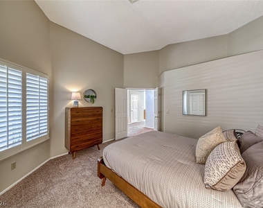 8421 Honeywood Circle - Photo Thumbnail 14