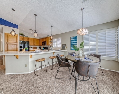 8421 Honeywood Circle - Photo Thumbnail 4