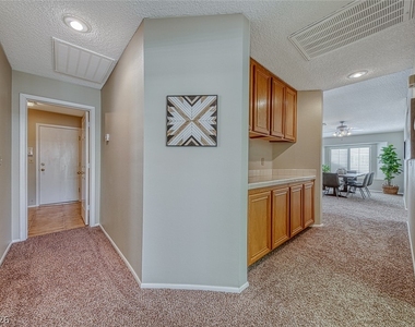 8421 Honeywood Circle - Photo Thumbnail 9