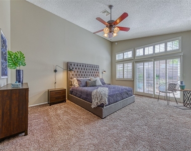 8421 Honeywood Circle - Photo Thumbnail 7