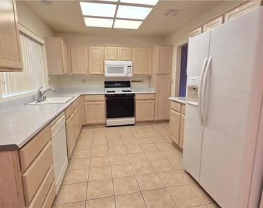9328 Fresh Spring Drive - Photo Thumbnail 13