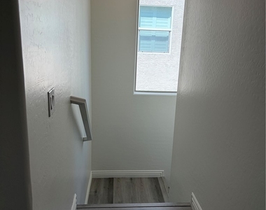 283 Walkinshaw Avenue - Photo Thumbnail 2