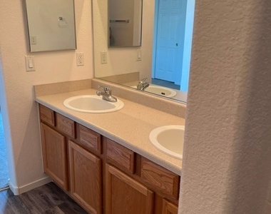2511 April Breeze Lane - Photo Thumbnail 28