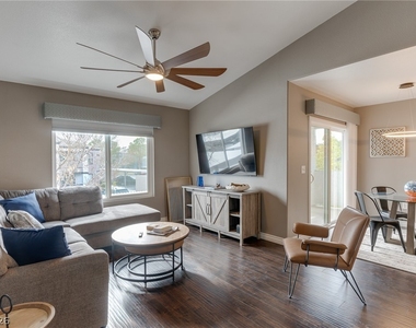 7255 W Sunset Road - Photo Thumbnail 7