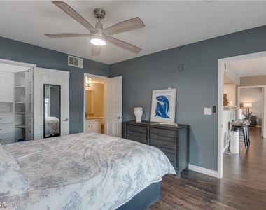 7255 W Sunset Road - Photo Thumbnail 12