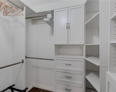 7255 W Sunset Road - Photo Thumbnail 15