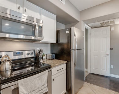 7255 W Sunset Road - Photo Thumbnail 11