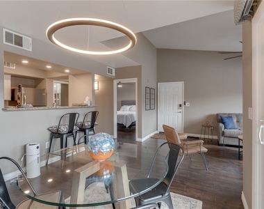7255 W Sunset Road - Photo Thumbnail 8