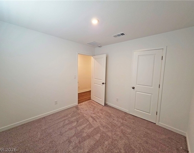 710 E Huyana Wind Drive - Photo Thumbnail 5