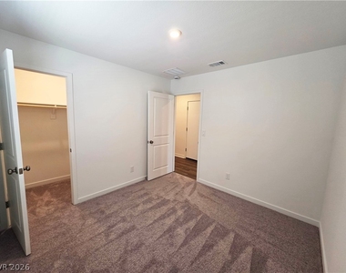 710 E Huyana Wind Drive - Photo Thumbnail 10