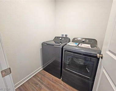 710 E Huyana Wind Drive - Photo Thumbnail 13