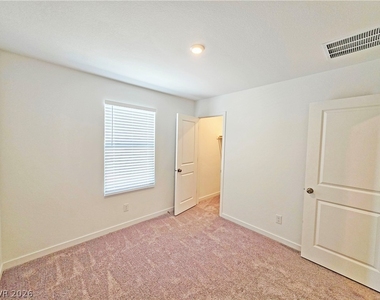 710 E Huyana Wind Drive - Photo Thumbnail 11