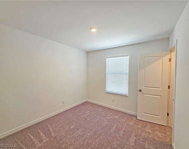 710 E Huyana Wind Drive - Photo Thumbnail 9