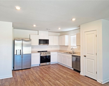 710 E Huyana Wind Drive - Photo Thumbnail 25