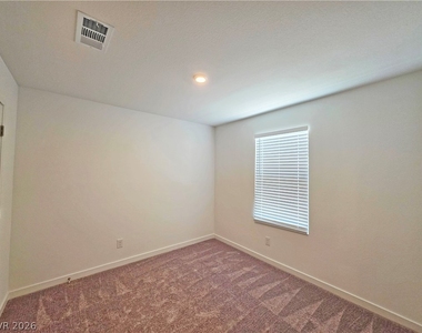 710 E Huyana Wind Drive - Photo Thumbnail 4