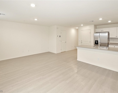 10923 Heatherford Avenue - Photo Thumbnail 11