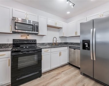 1610 E Ogden Avenue - Photo Thumbnail 8