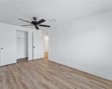 1610 E Ogden Avenue - Photo Thumbnail 23
