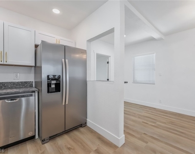1610 E Ogden Avenue - Photo Thumbnail 10