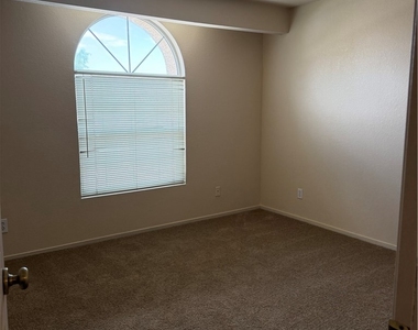 7621 Almeria Avenue - Photo Thumbnail 13