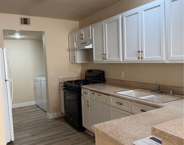 7621 Almeria Avenue - Photo Thumbnail 6