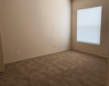 7621 Almeria Avenue - Photo Thumbnail 14