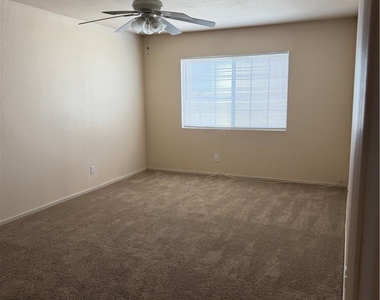 7621 Almeria Avenue - Photo Thumbnail 9