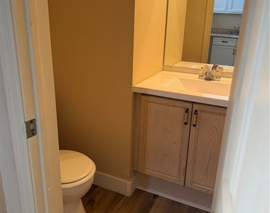 7621 Almeria Avenue - Photo Thumbnail 8