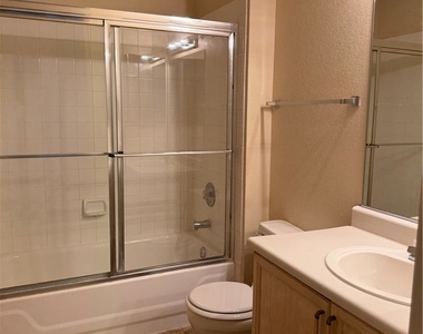 7621 Almeria Avenue - Photo Thumbnail 12