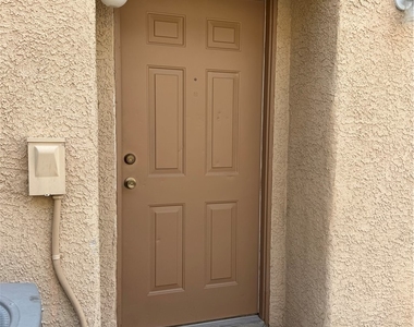 7621 Almeria Avenue - Photo Thumbnail 1