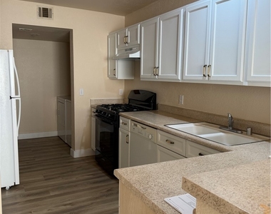 7621 Almeria Avenue - Photo Thumbnail 5