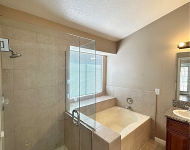 3910 Amy Marie Court - Photo Thumbnail 10