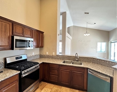 3910 Amy Marie Court - Photo Thumbnail 5