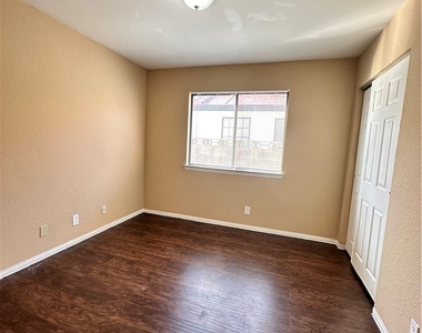 3910 Amy Marie Court - Photo Thumbnail 14