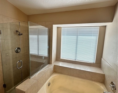 3910 Amy Marie Court - Photo Thumbnail 11