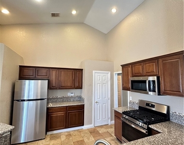 3910 Amy Marie Court - Photo Thumbnail 6