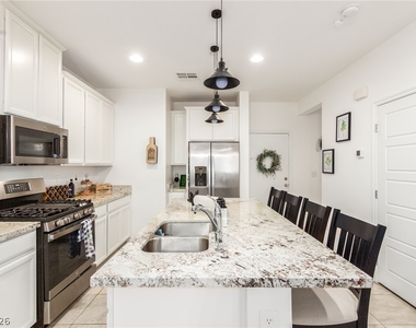 825 Star Estates Avenue - Photo Thumbnail 12