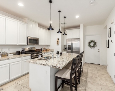 825 Star Estates Avenue - Photo Thumbnail 8