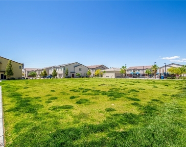 825 Star Estates Avenue - Photo Thumbnail 33