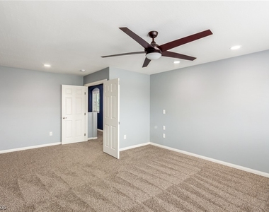 6644 Seahorse Reef Street - Photo Thumbnail 14