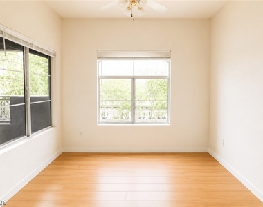 5525 W Flamingo Road - Photo Thumbnail 2