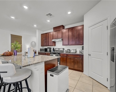7058 Baza Avenue - Photo Thumbnail 12