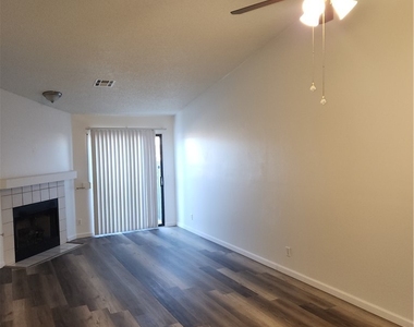 7048 Picaroon Lane - Photo Thumbnail 5
