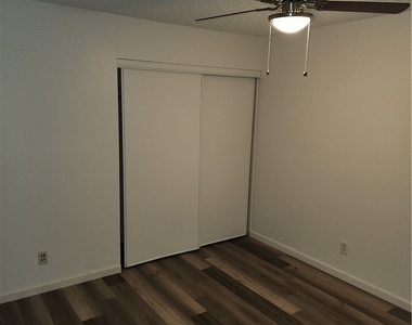 7048 Picaroon Lane - Photo Thumbnail 28