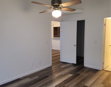 7048 Picaroon Lane - Photo Thumbnail 18