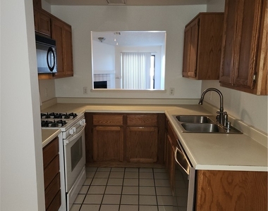 7048 Picaroon Lane - Photo Thumbnail 10