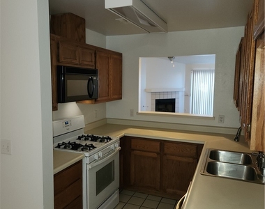 7048 Picaroon Lane - Photo Thumbnail 12