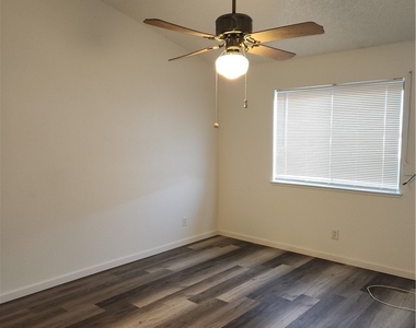 7048 Picaroon Lane - Photo Thumbnail 17